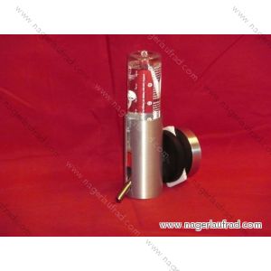 Magnetischer Trinkflaschen Halter WS 150 - 8 mit 150 ml Flasche für ältereTerrarien bis 8 mm Glasstärke.